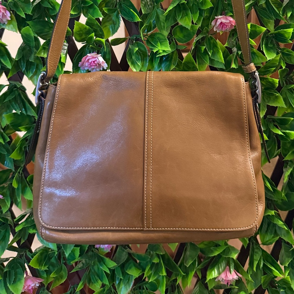 Vintage Coach Brown Leather Flap crossbody bag